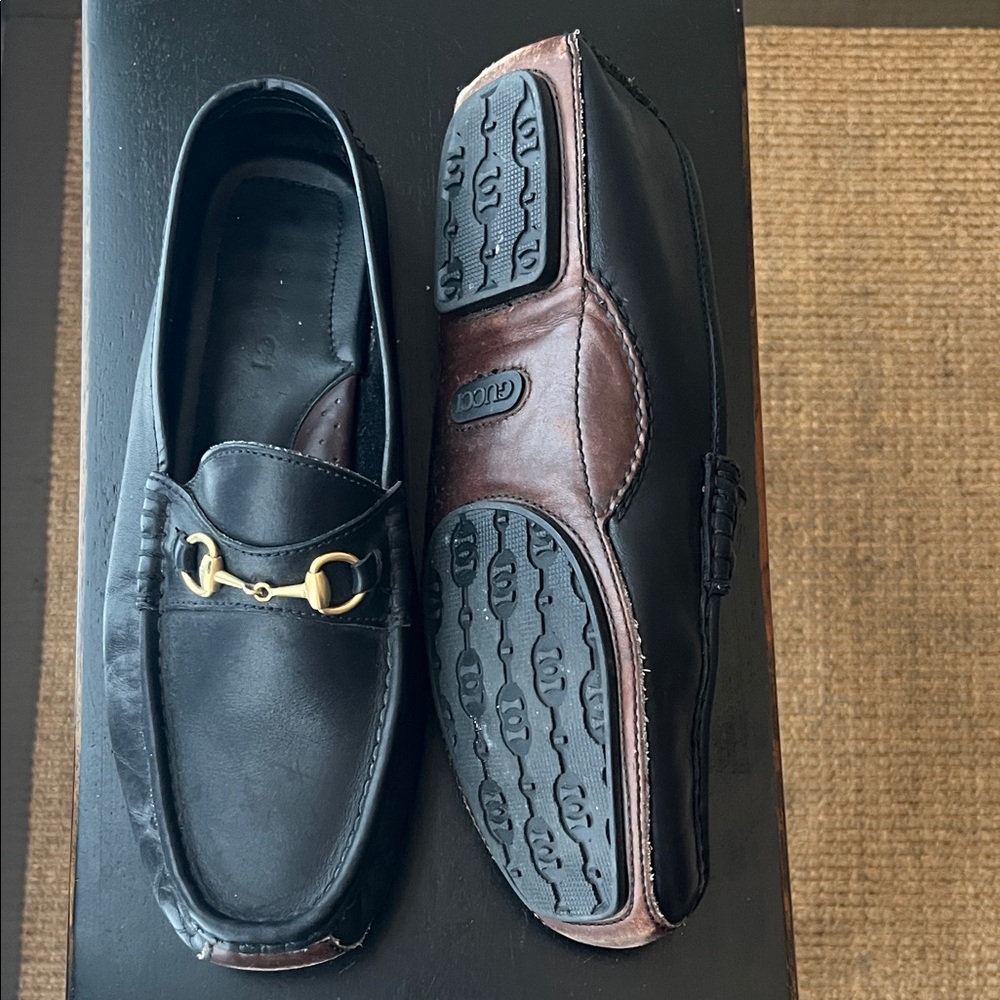 Gucci Black Leather Women's Horsebit Loafers with Gold Hardware - Picture 2 of 14